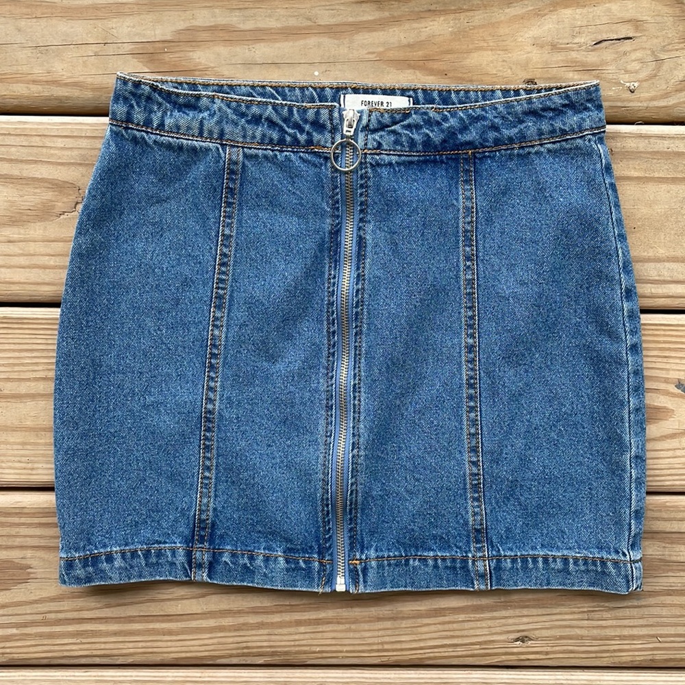 Medium Wash Zip-up Denim Mini Skirt